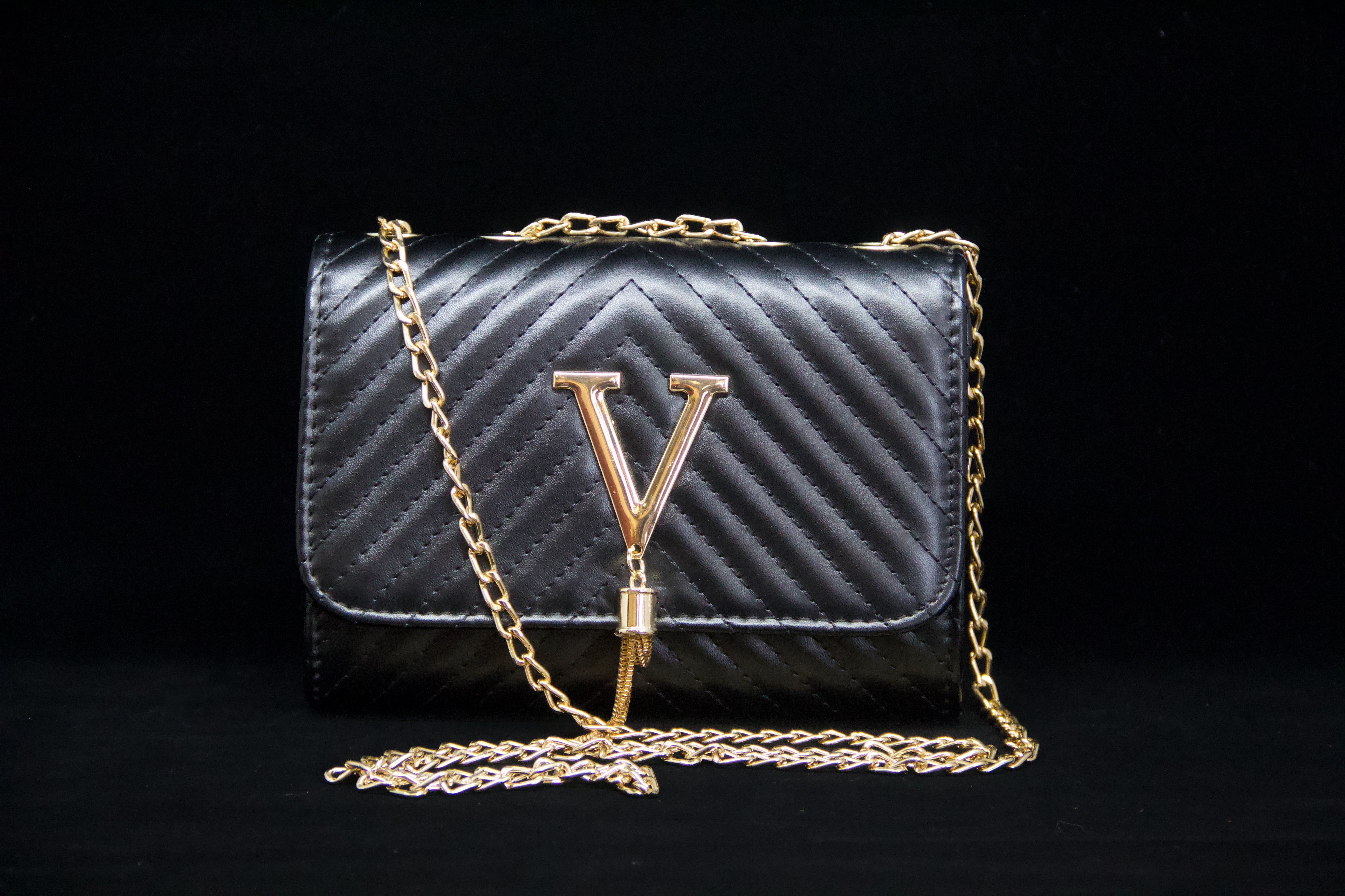 V Purse Black (small)